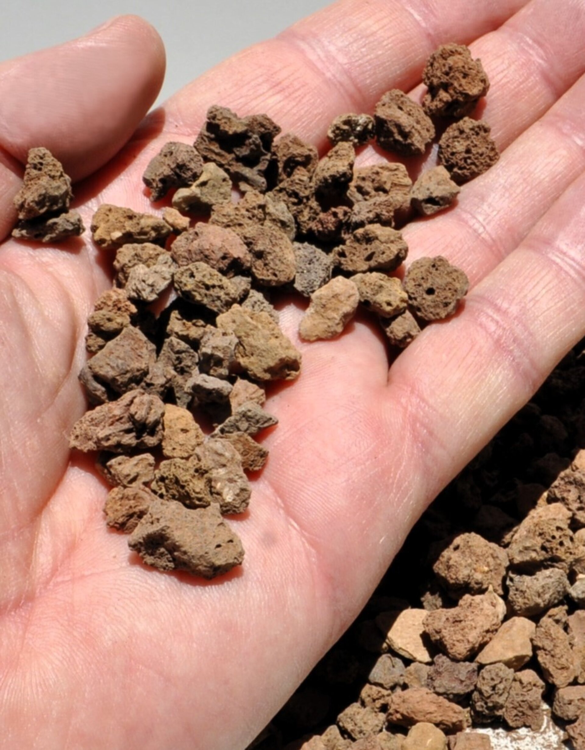 Grava volcánica - paquete 1.000 gr. - 1